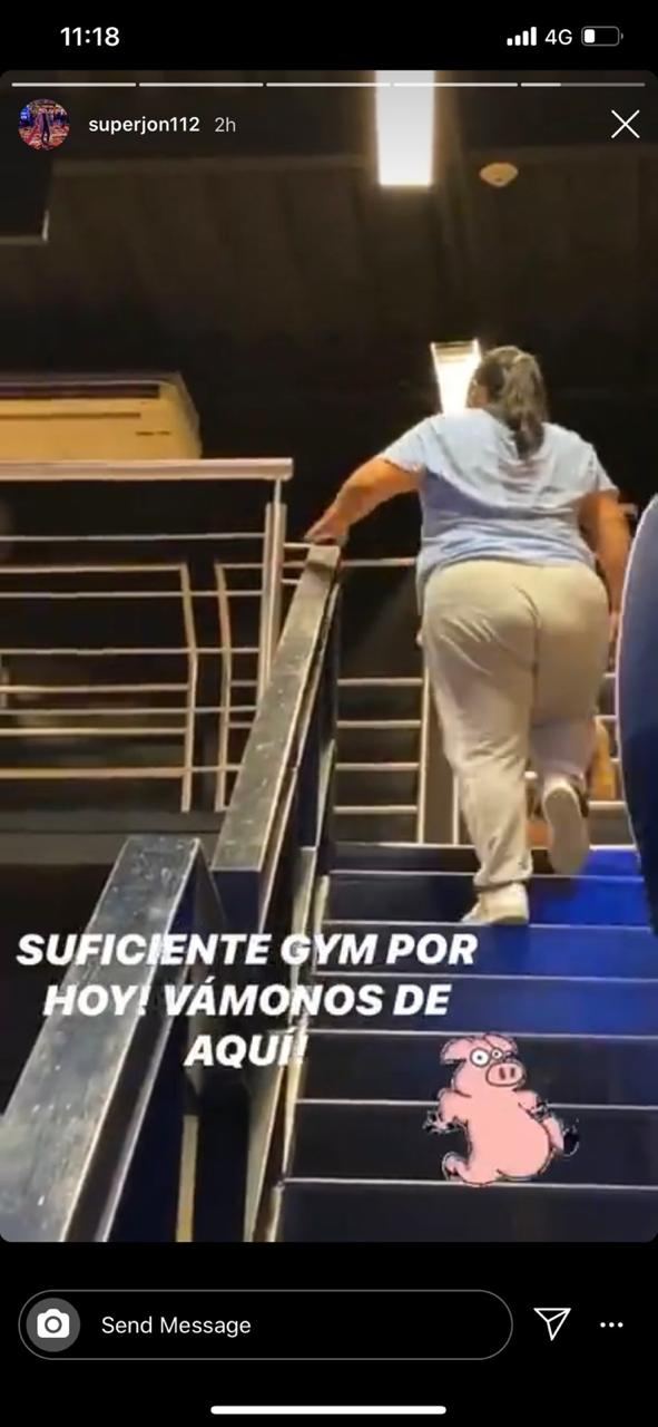 Peridicazo en el hocico: Se burla de una mujer en el gimnasio y las redes sociales se le van encima