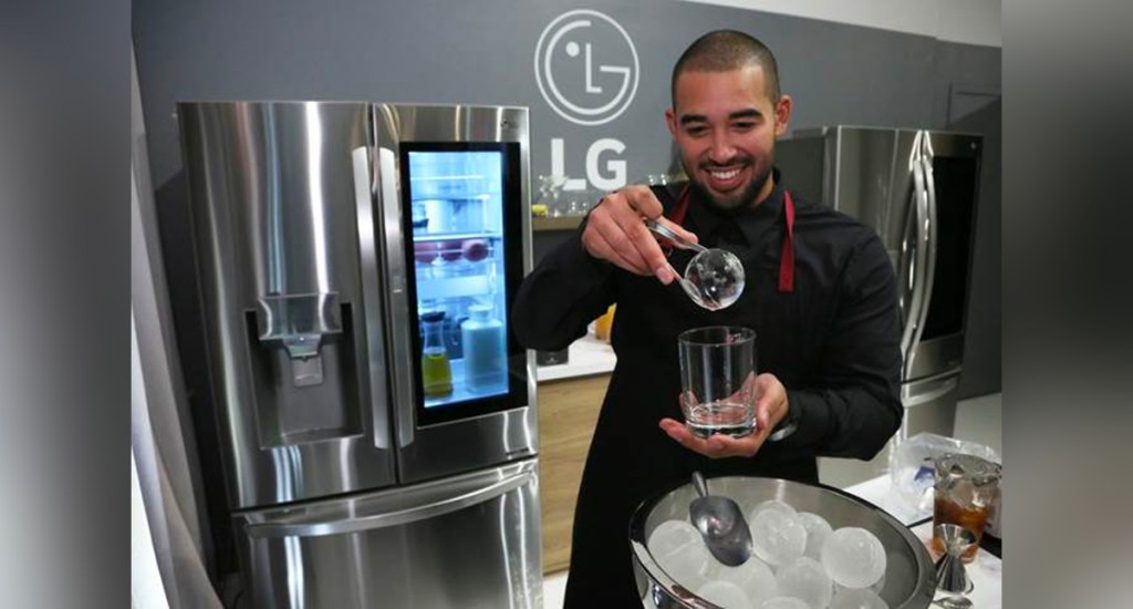 Llega a México el refrigerador de LG que fabrica hielos en forma de esfera