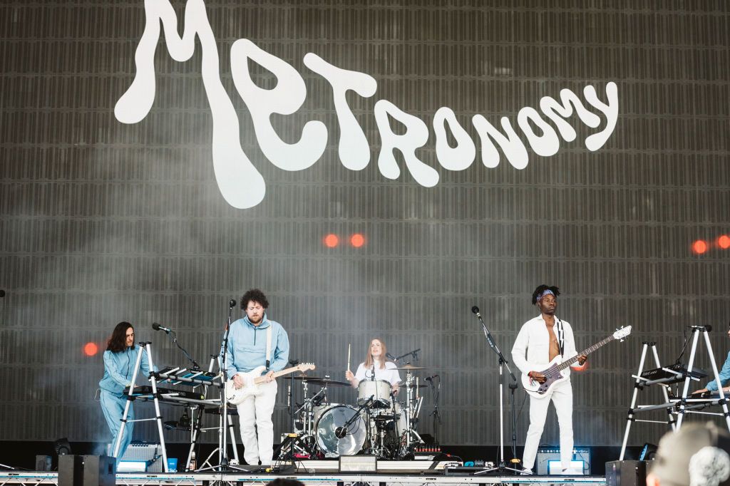 ¿Sin plan para el viernes? ¡Te llevamos al concierto de Metronomy en la CDMX! 