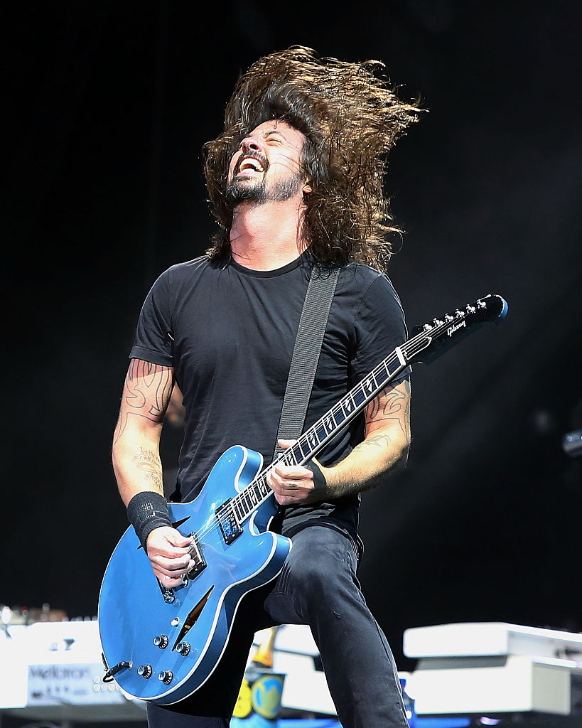 Dave Grohl le rinde tributo a su mamá y a los maestros de los EUA en su nueva serie