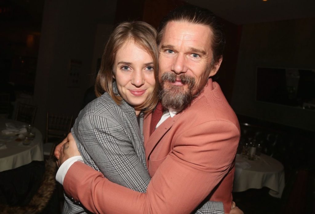 Maya Hawke padres Ethan Hawke