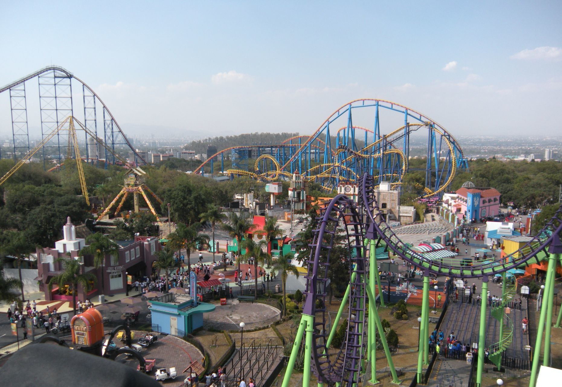 Six Flags cerrará sus puertas temporalmente para prevenir propagación del coronavirus