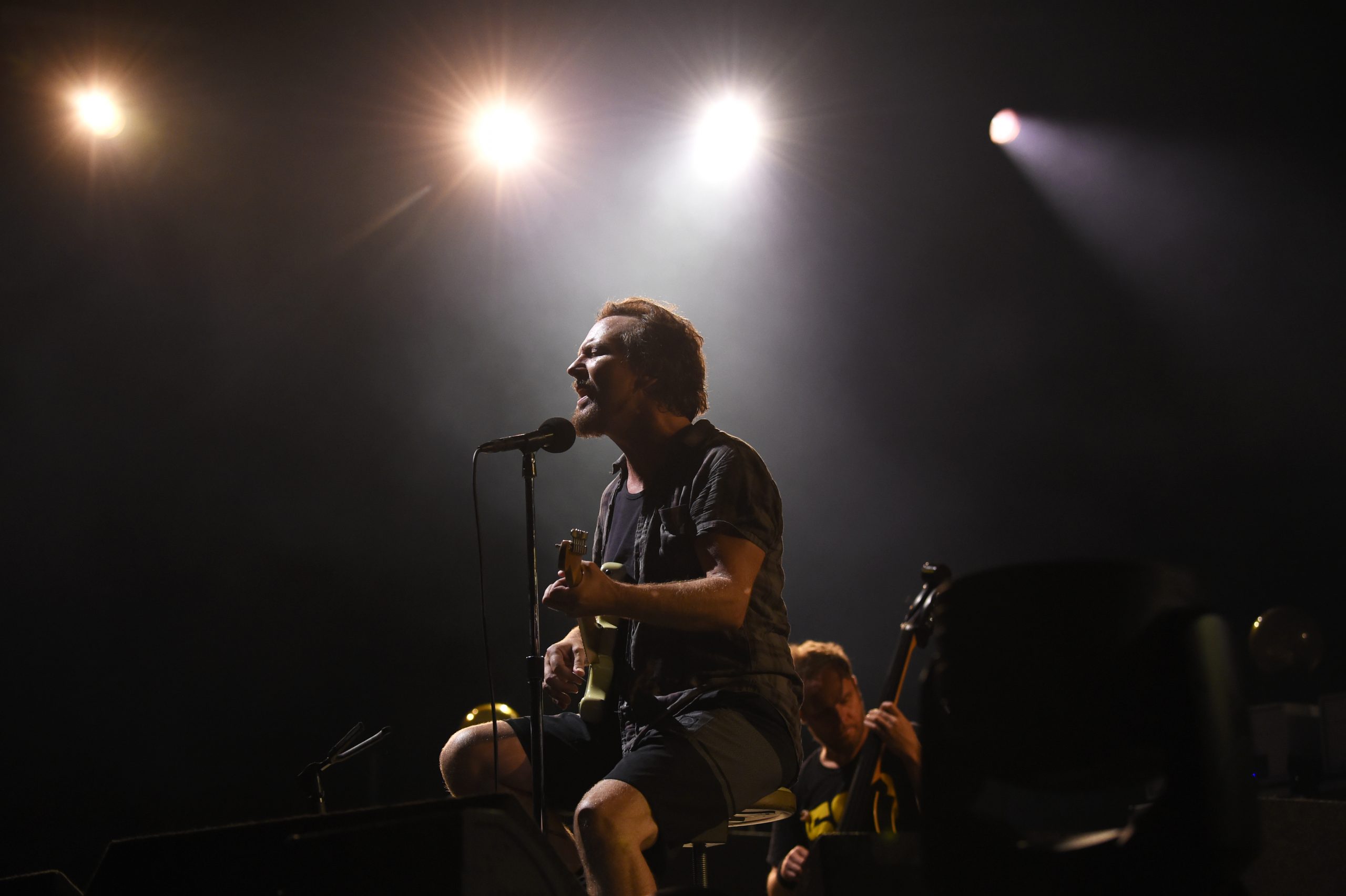 ¡Pearl Jam toca por primera vez "Dance of the Clairvoyants" a distancia!