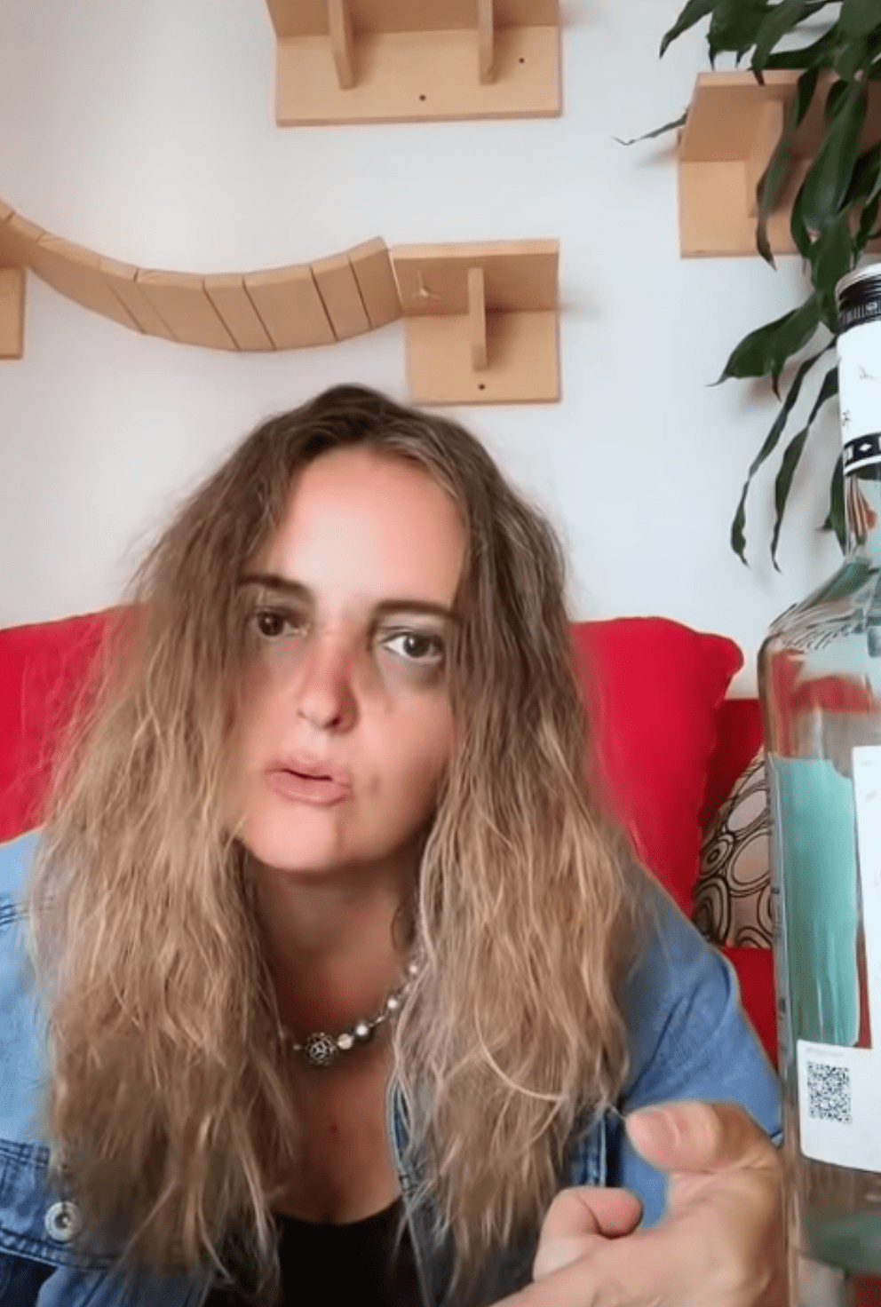 Despiden a directora de una primaria por imitar a Paulina Rubio en TikTok