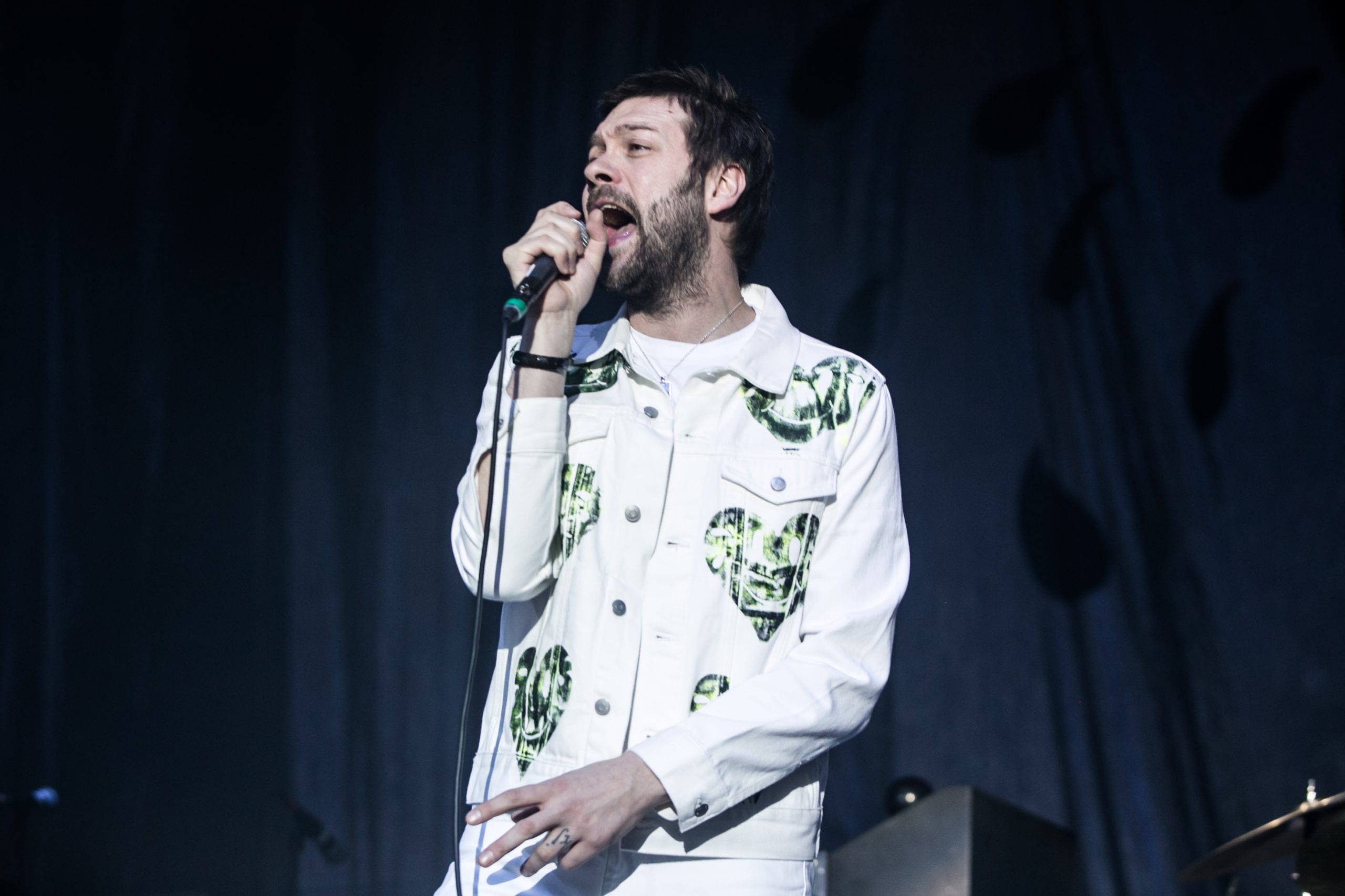 Tom Meighan (ex vocalista de Kasabian) es acusado por violencia doméstica