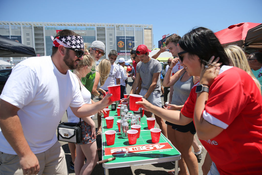 adolescentes-torneo-beer-pong-coronavirus