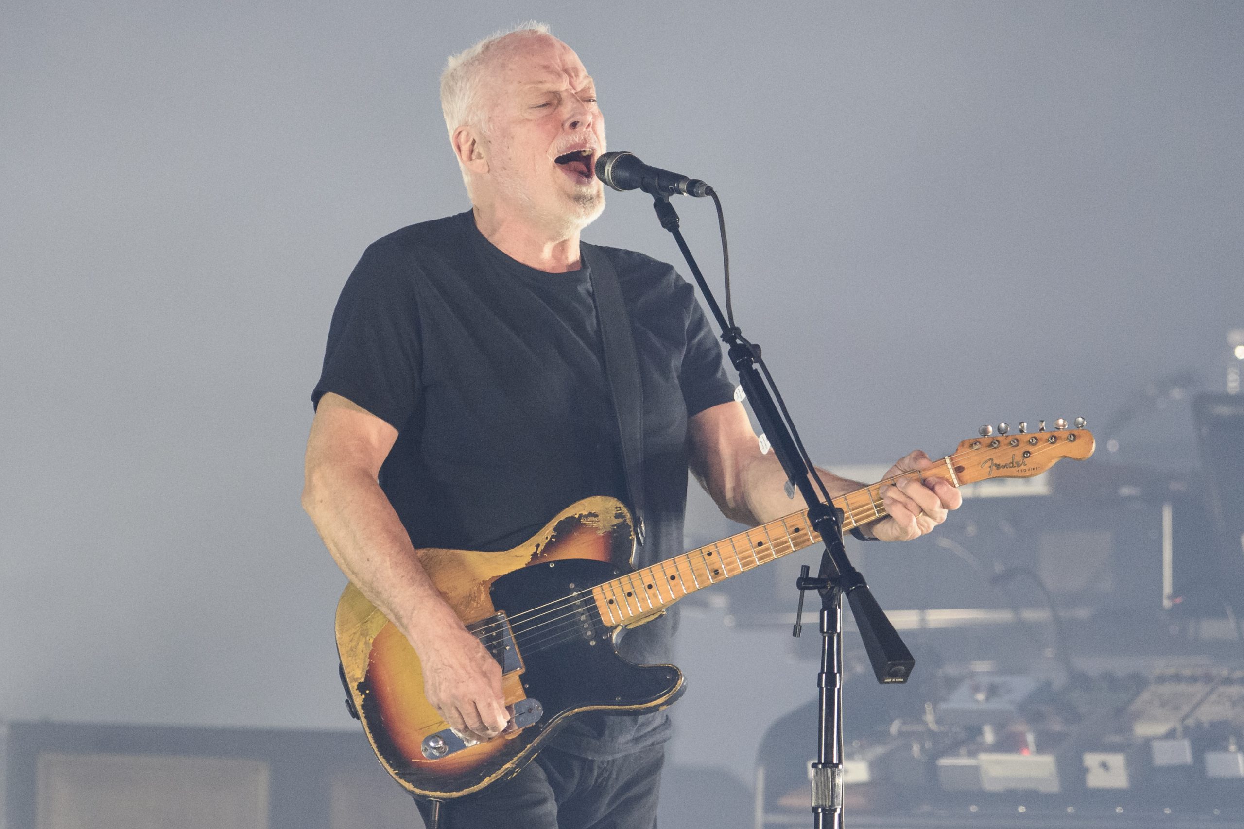 David Gilmour está de vuelta con una rola llamada "Yes, I Have Ghosts"