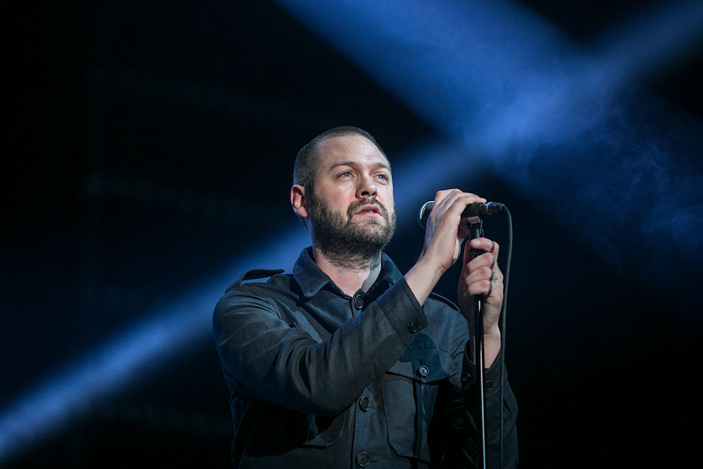 Kasabian explicó a detalle la salida de Tom Meighan de la banda