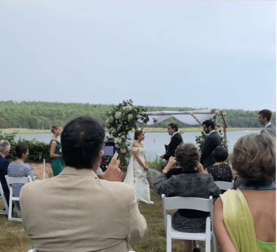 2020 nivel: Novio critica este año durante su boda y el cielo le responde lanzando un rayo