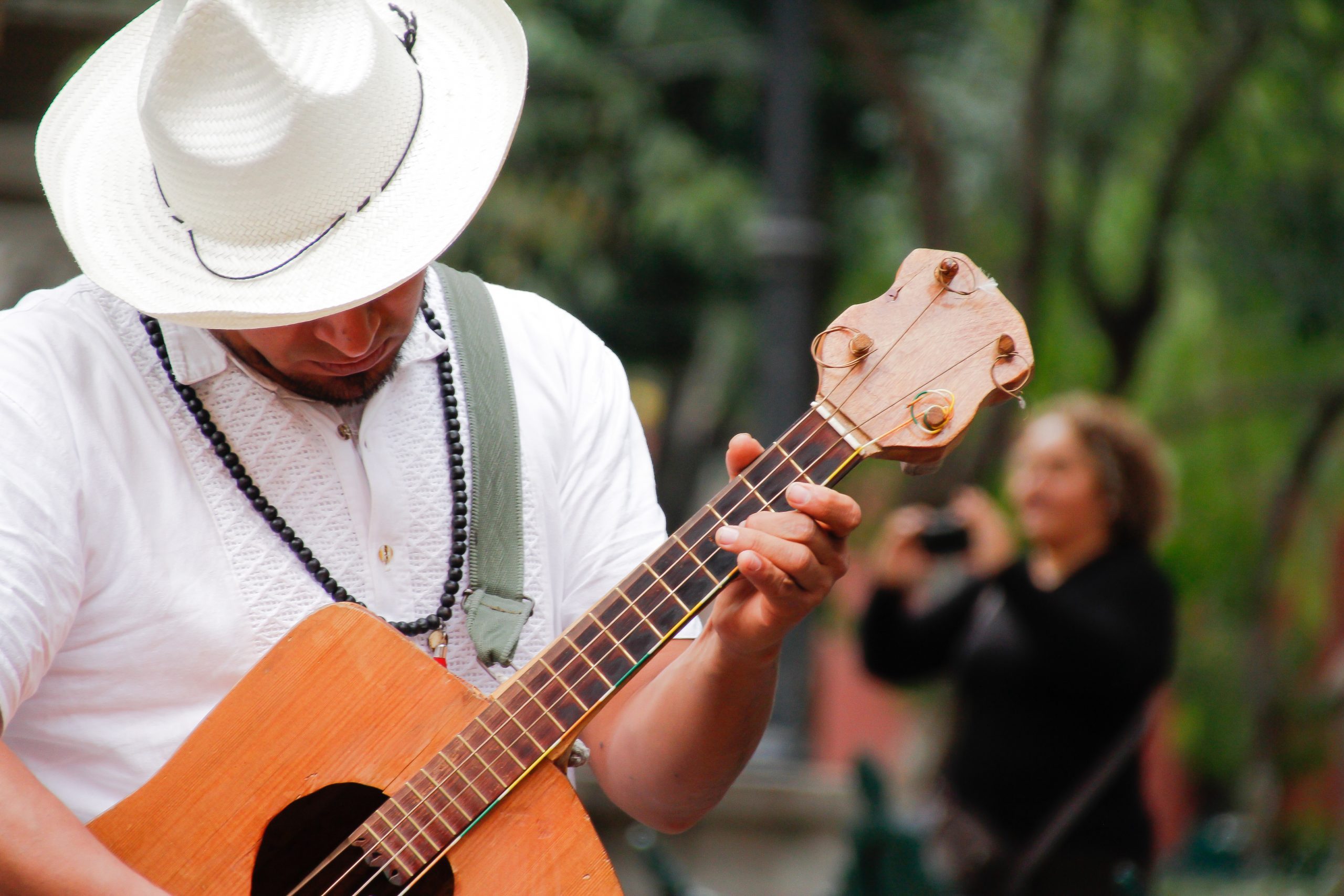 Del escenario a las calles: La historia de la banda sinaloense que está alegrando a la colonia Del Valle