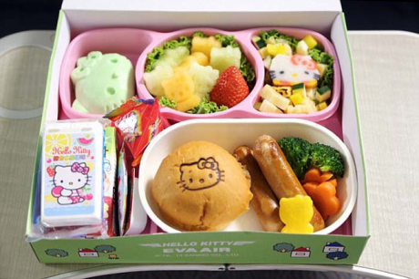 ‘Eva Air’ planea vuelo en avión de Hello Kitty con menú de tres estrellas Michelin