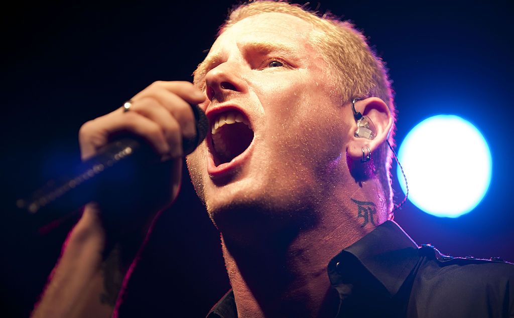 Corey Taylor estrena el video de su sencillo "Black Eyes Blue"