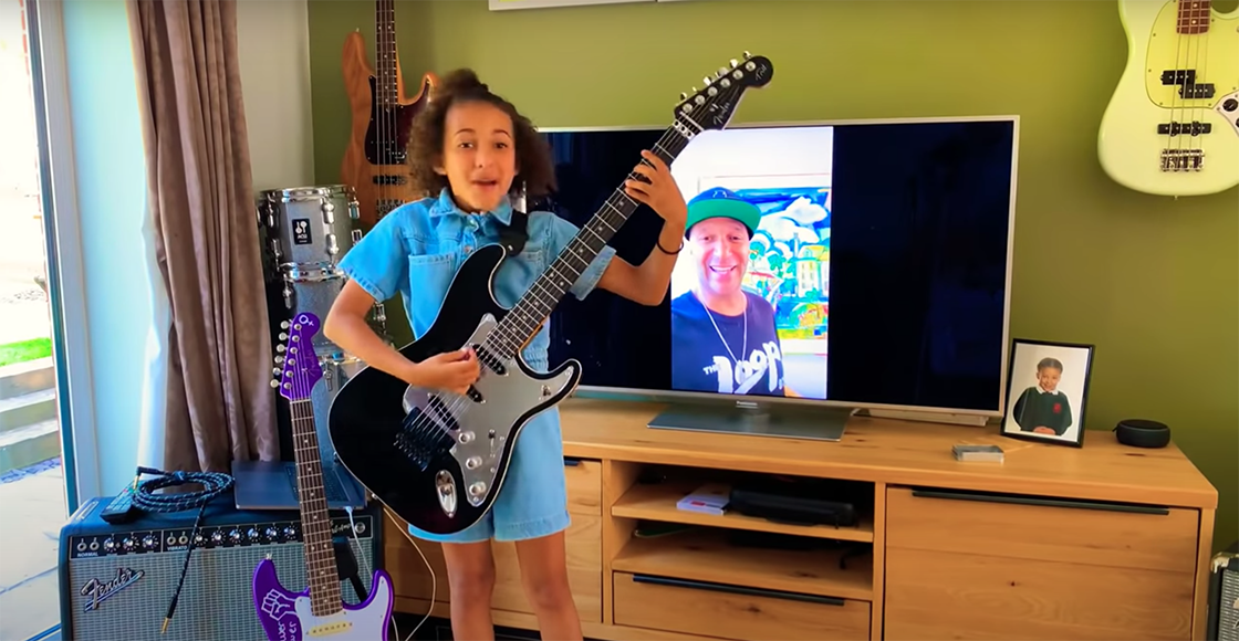 ¡Todo un crack! Tom Morello le regala su guitarra a la niña que covereó a Rage Against The Machine