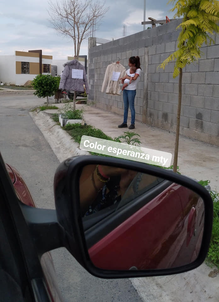 Mujer intercambiaba ropa por pañales para su bebé y el internet se unió para ayudarla