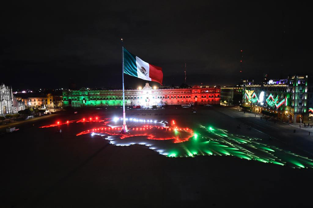 Critican a Miguel Barbosa por mencionar a Benito Juárez durante Grito de Independencia en Puebla