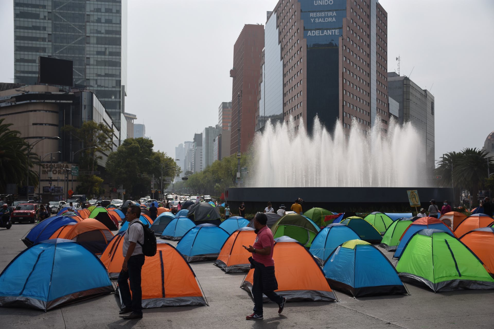 Youtuber de las mañaneras de AMLO es captado insultando a manifestantes de FRENA