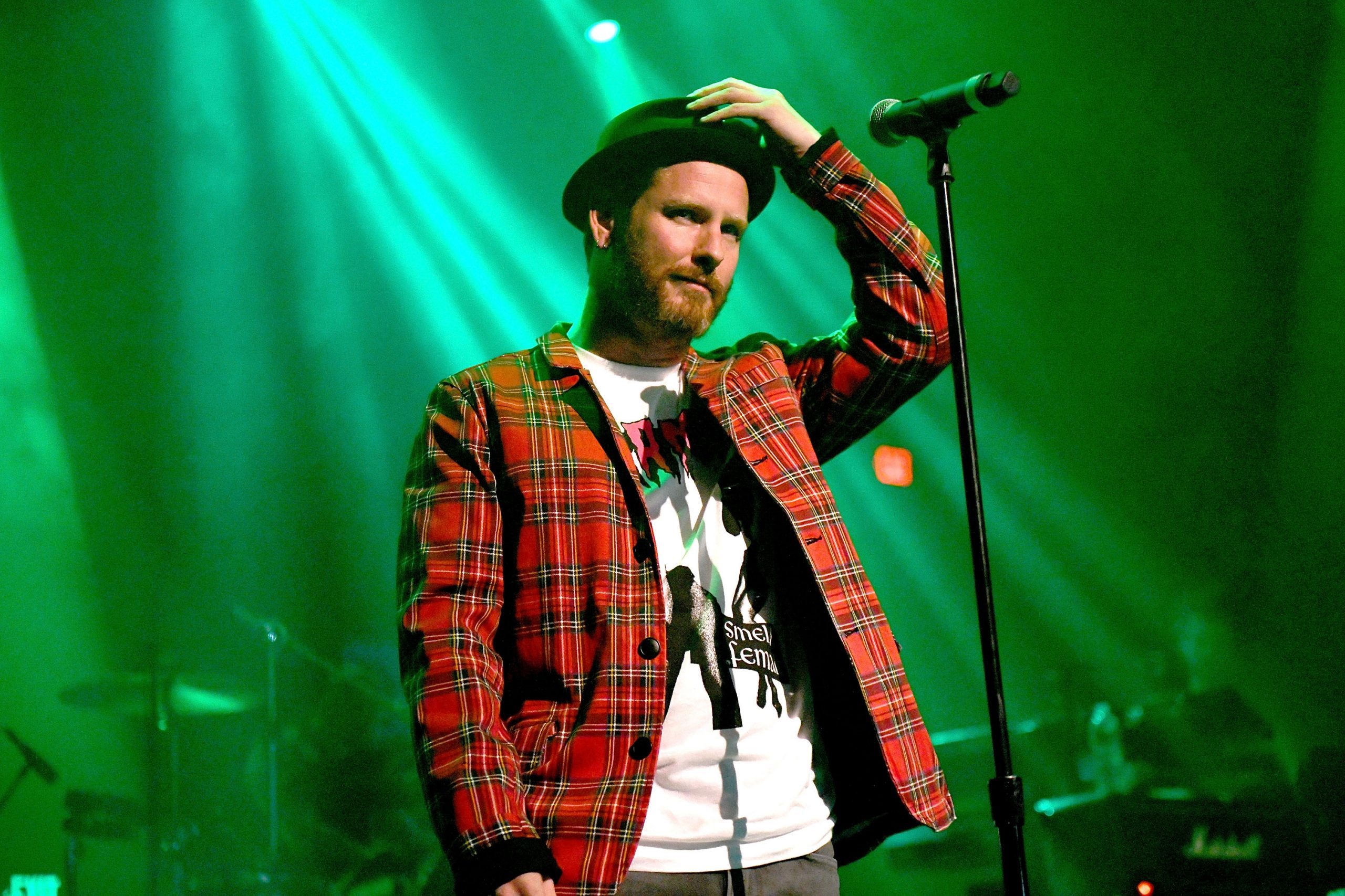 Corey Taylor mezcla el hard rock con el country en su nueva rola "HWY 666"