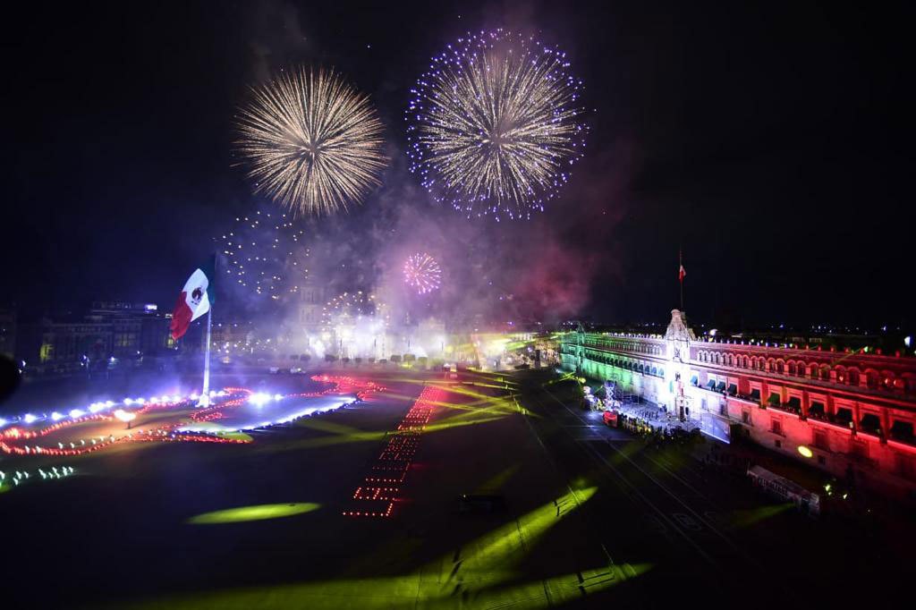 Fuegos Artificiales en el Zócalo de la Ciudad de México por el grito de independencia