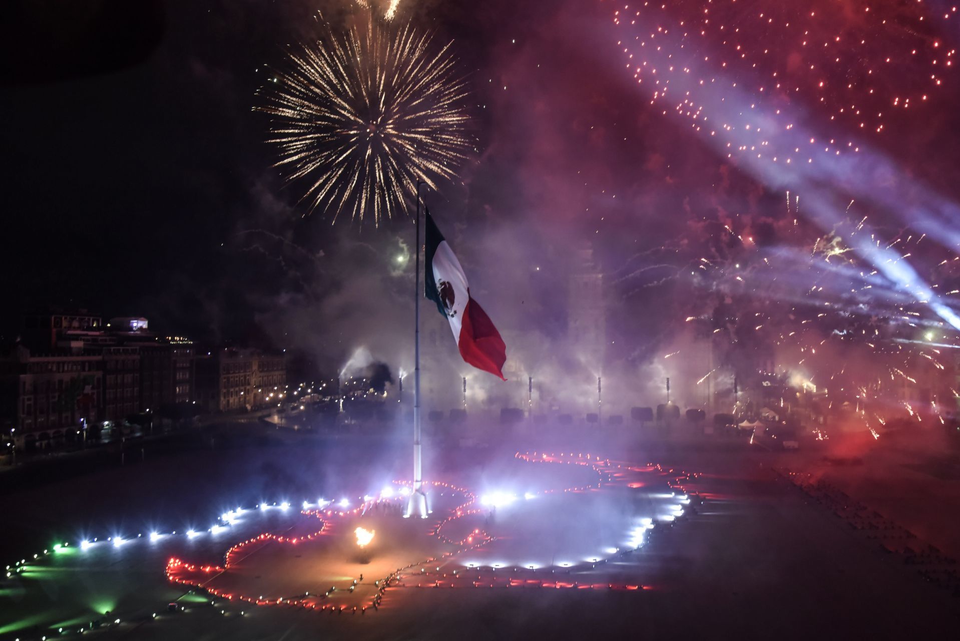 Memes, fuegos artificiales y más imágenes que nos dejó el Grito de Independencia