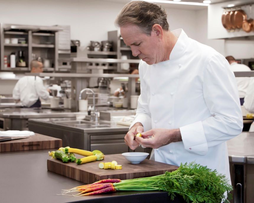 Chef Thomas Keller sube al triple su menú y todavía pide donativos para sus empleados