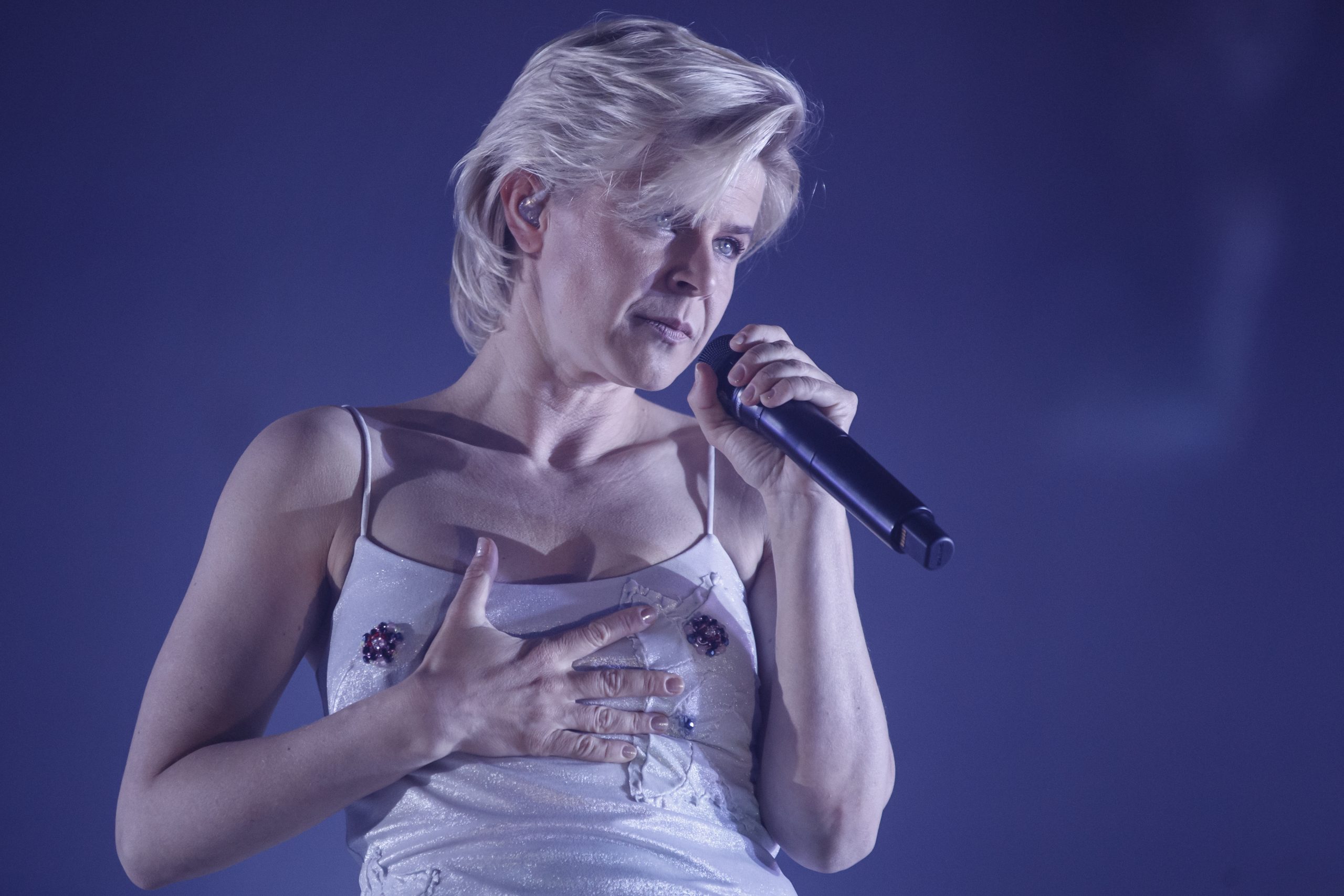 Jónsi de Sigur Rós colabora con Robyn en la rola "Salt Licorice"