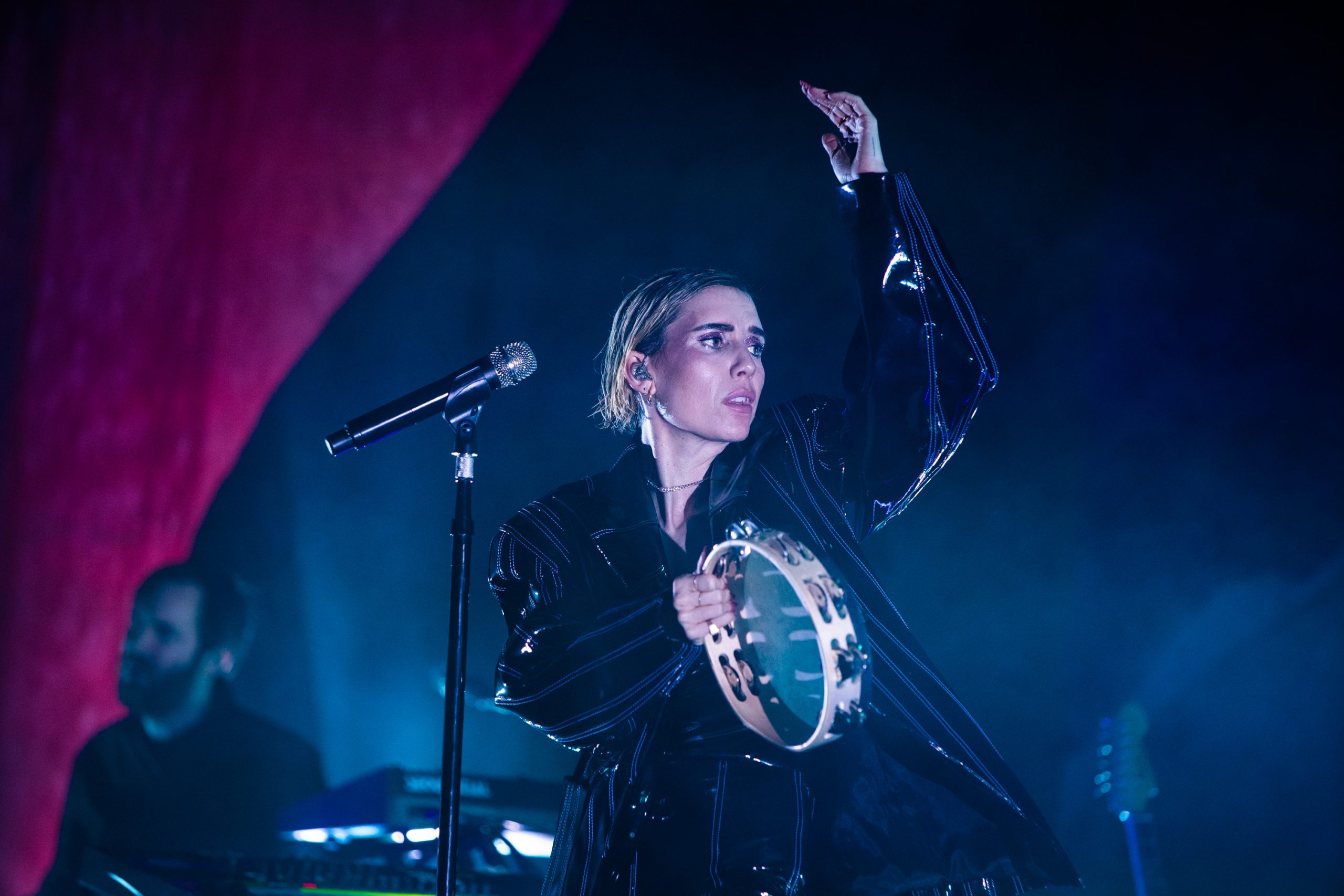 Lykke Li está de vuelta para cantarnos en sueco su nueva rola "BRON"