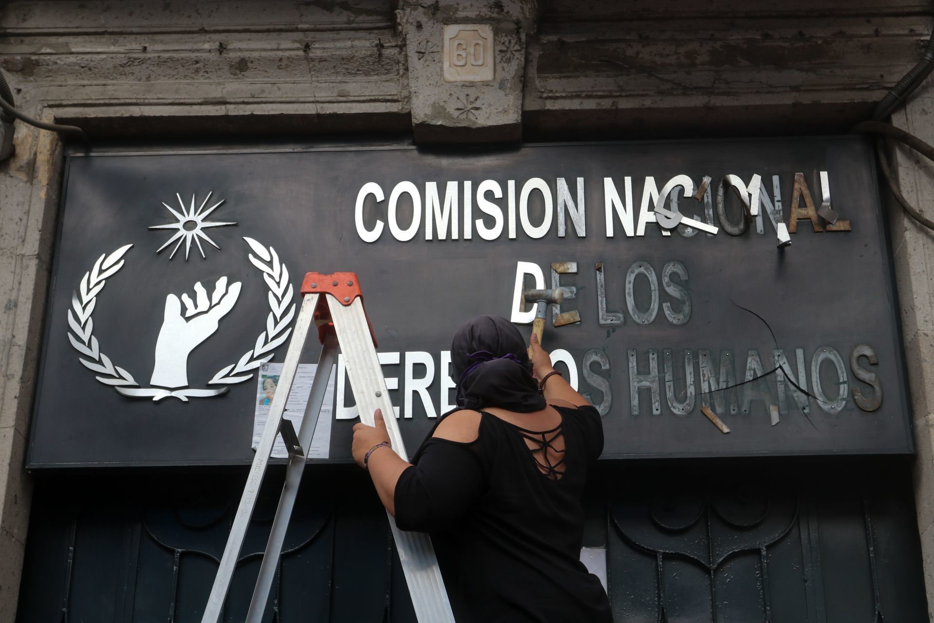 fotos-videos-imagenes-toma-feminista-cndh-oficinas-centro-cdmx-rosario-piedra-03