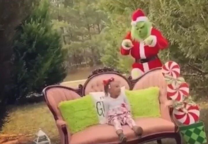 ¿Manchada? Critican a una madre por asustar a su pequeña hija con el Grinch