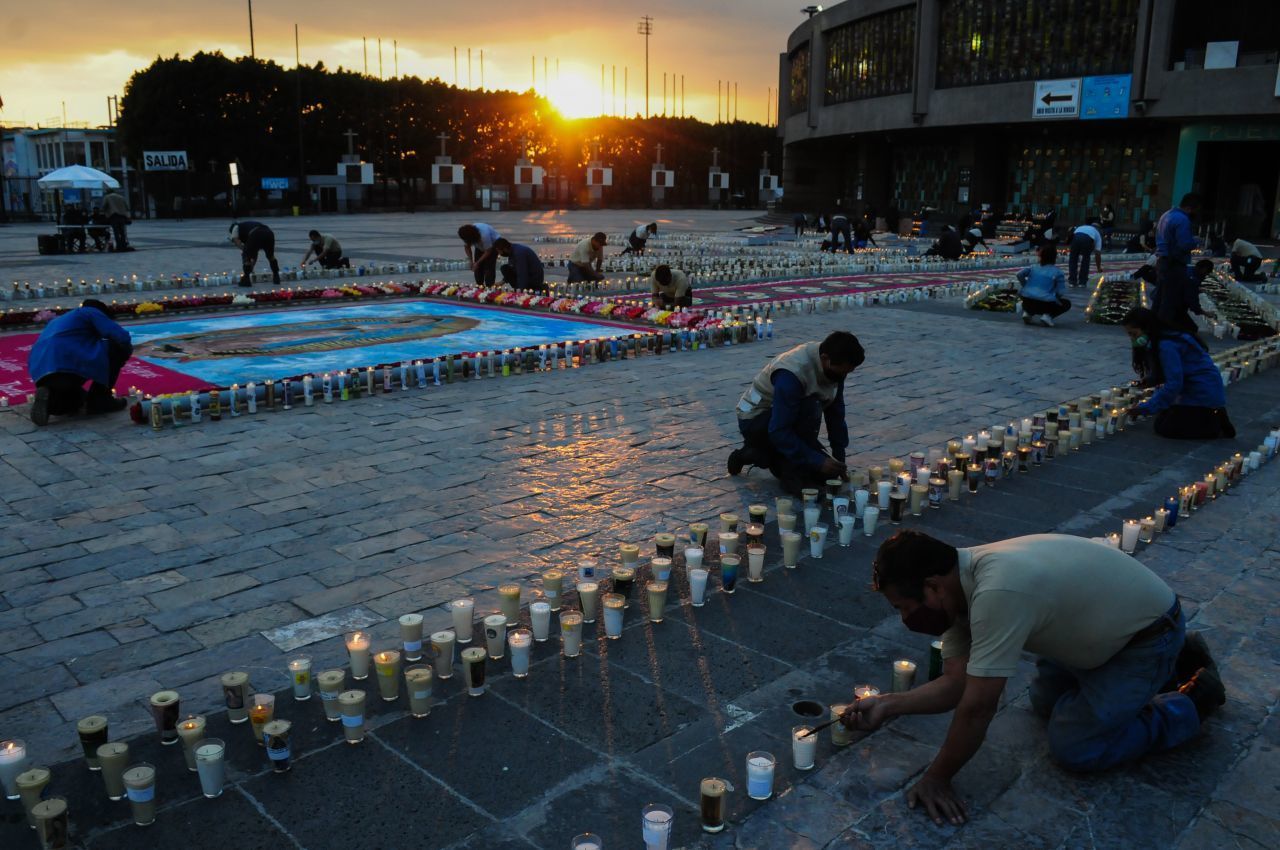 Con velas y flores: El inusual festejo de la Virgen de Guadalupe en este 2020