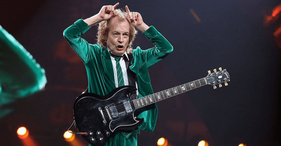 ¡Sopitas.com te regala una guitarra autografiada por Angus Young de AC/DC!