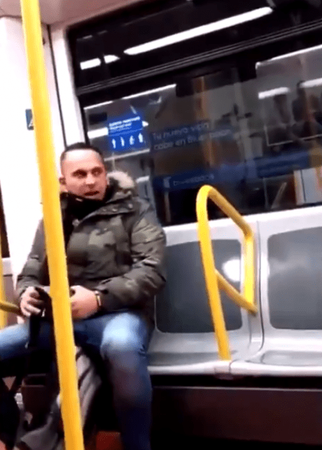 "¿Crees que eres algo en mi país?": Captan una nueva agresión racista en el metro de Madrid