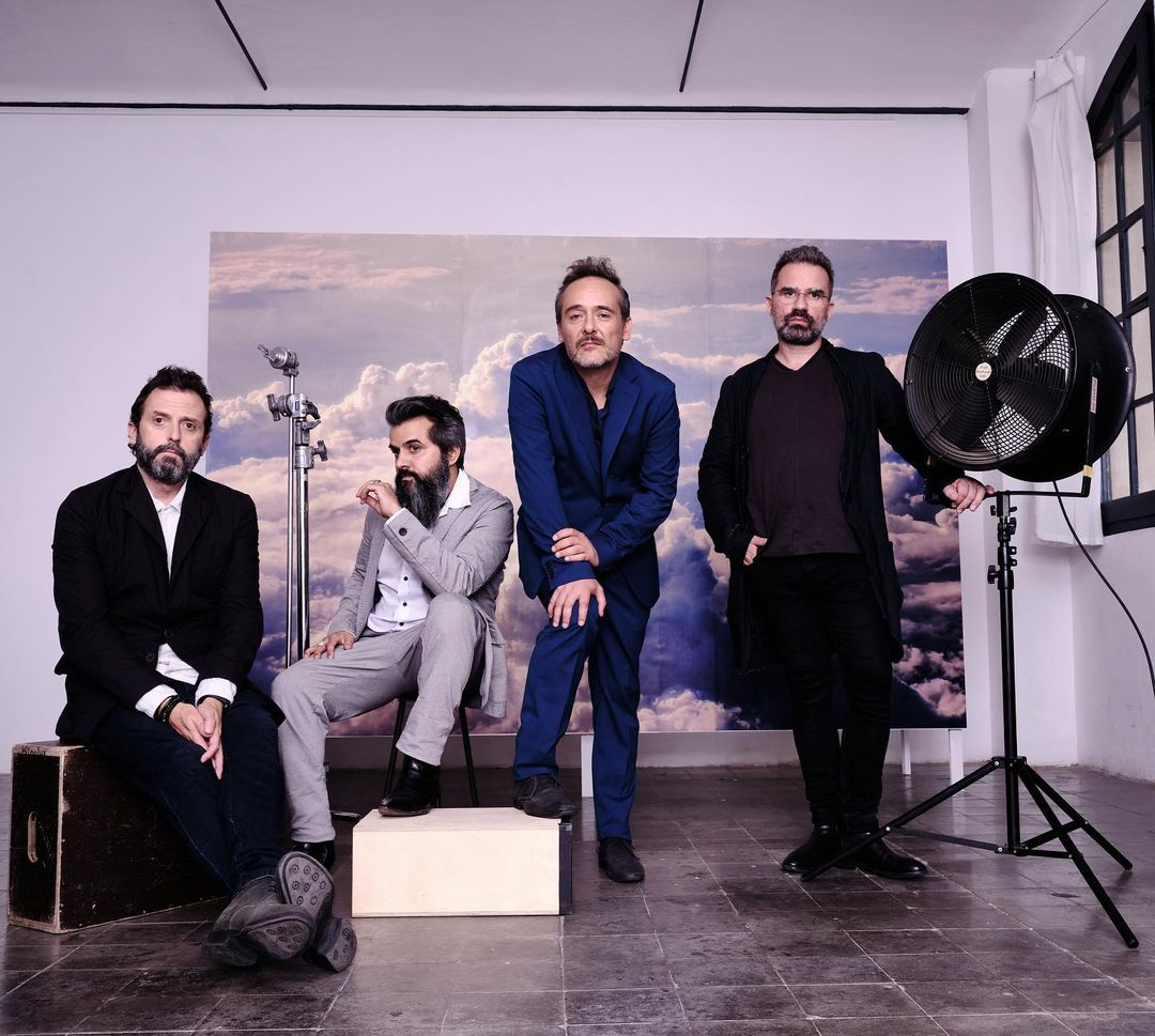 Los pasos de una banda que sigue superándose: Una entrevista con Love of Lesbian 