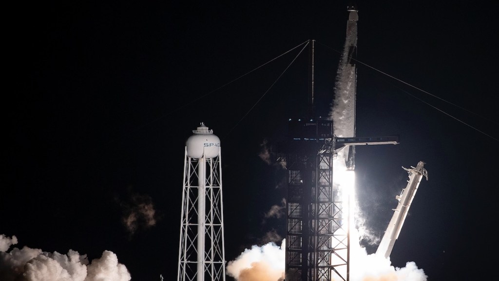 SpaceX lanza al espacio otro grupo de 60 satélites Starlink desde Florida. Foto de EFE