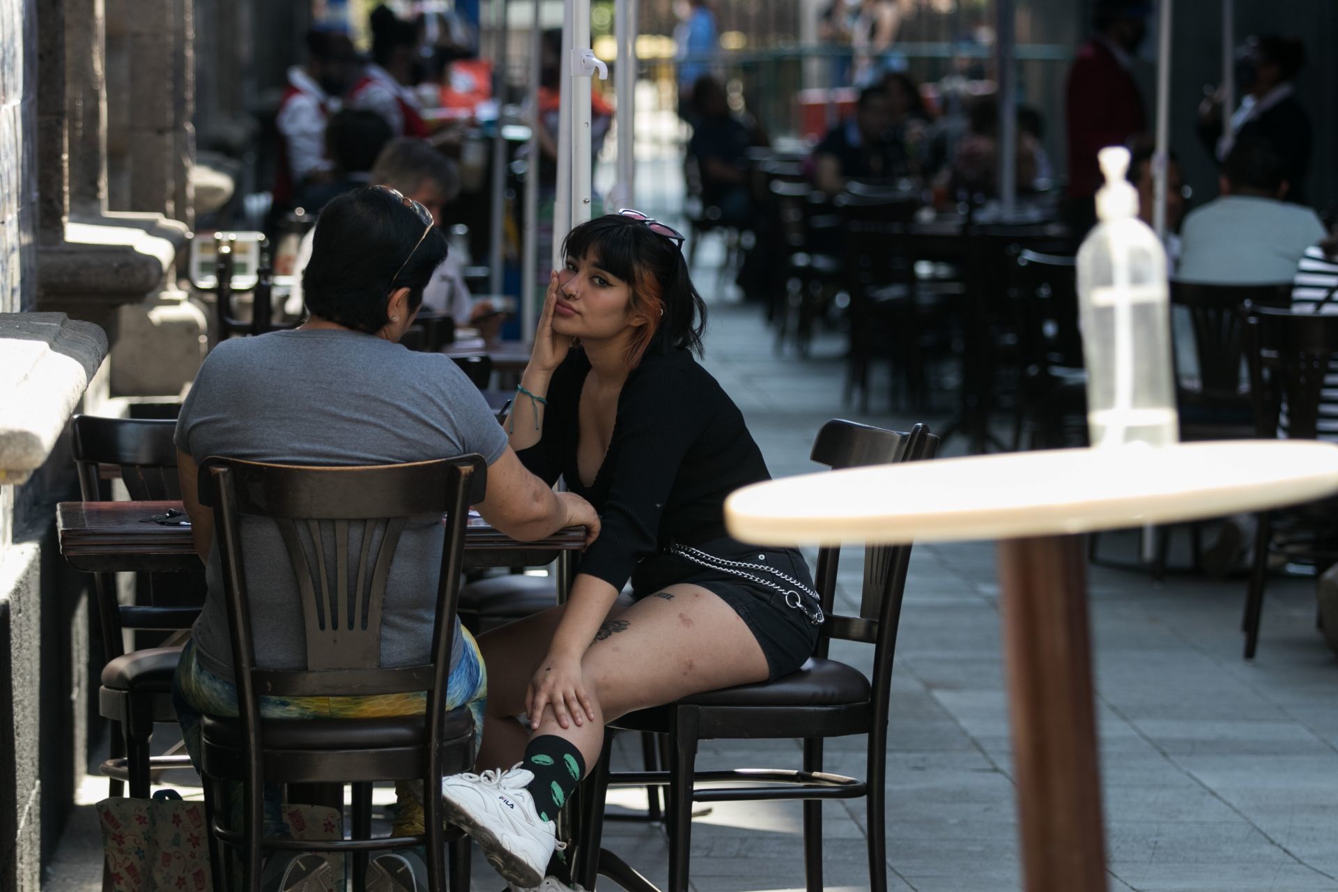 Mujer denuncia estafa que sufrió en una terraza del Centro Histórico de la CDMX