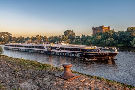 River Cruise Ship 3509726 1920