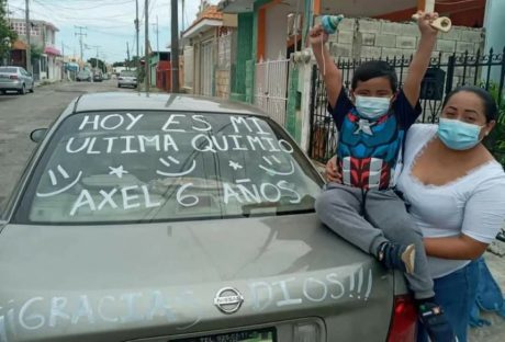 Axel, el niño de seis años que venció al cáncer celebra su última quimioterapia