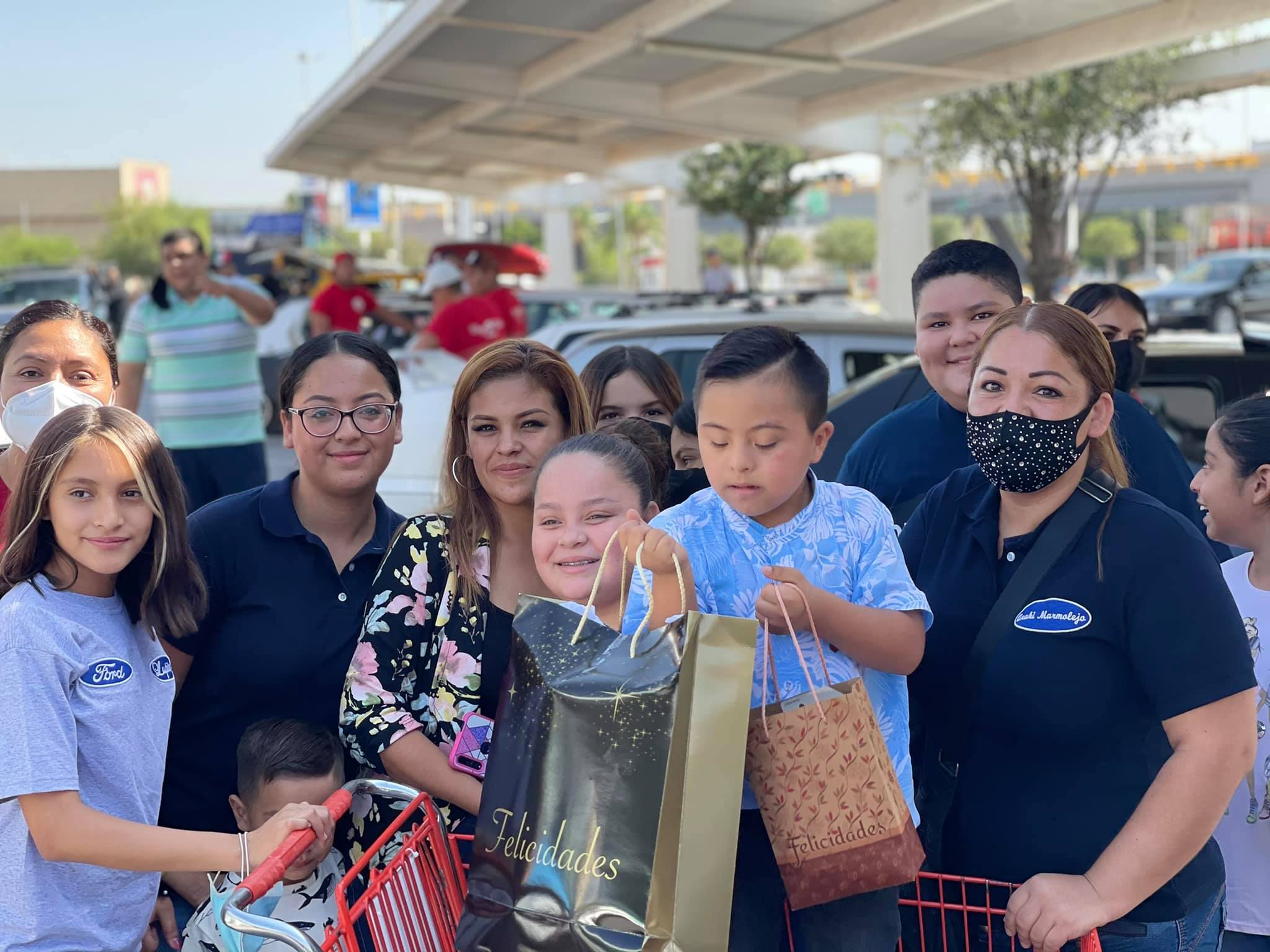 ¡Final feliz! Organizan fiesta de graduación a niño con síndrome de Down en Coahuila