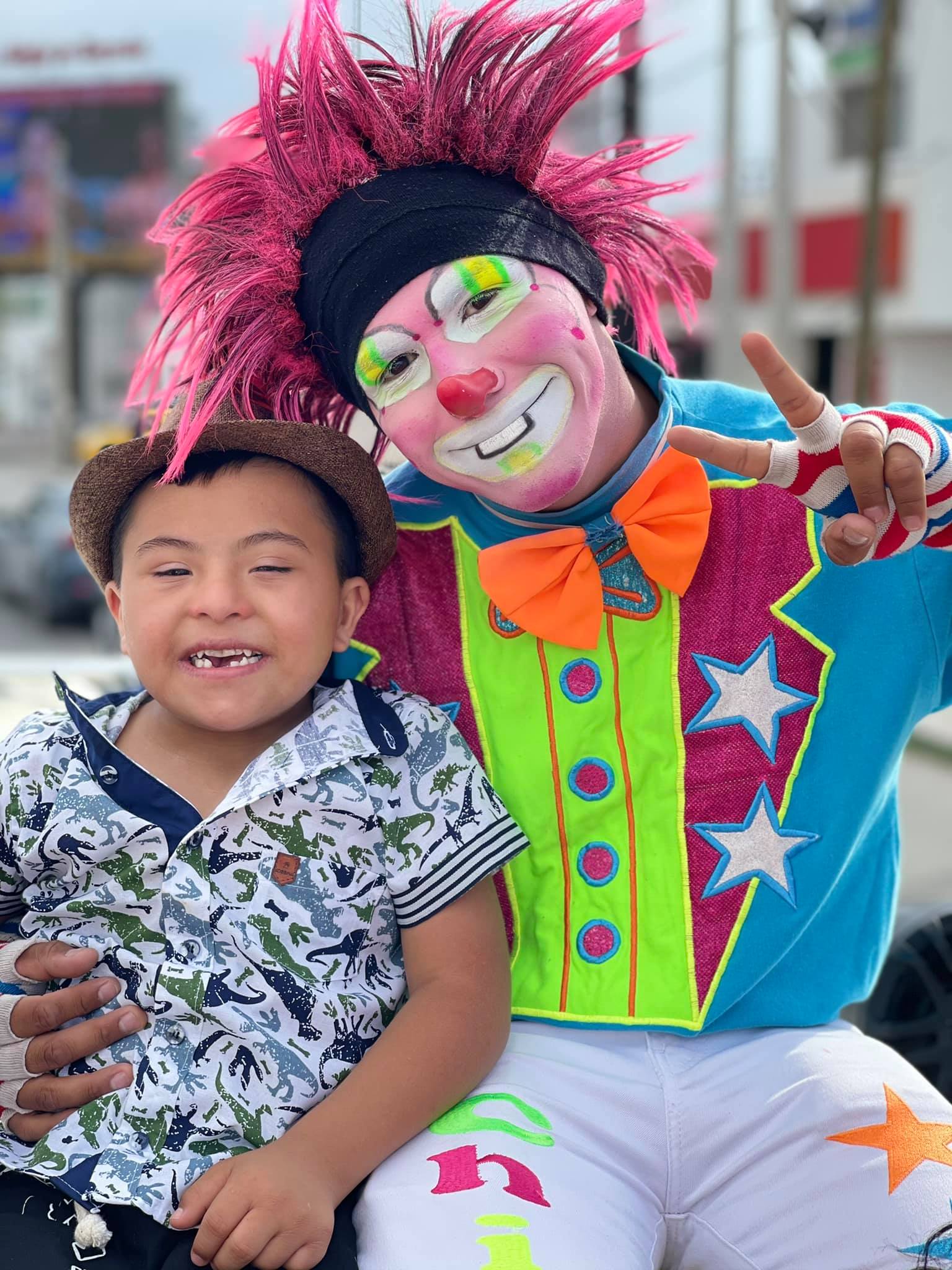 ¡Final feliz! Organizan fiesta de graduación a niño con síndrome de Down en Coahuila