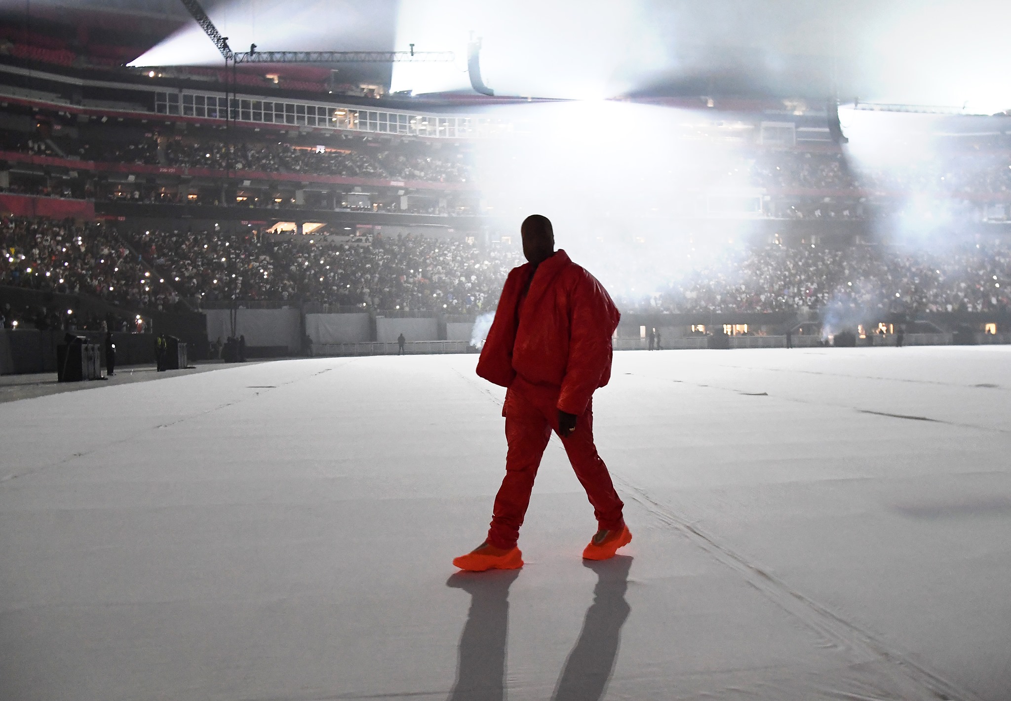 Fan vende aire recogido en el estreno del nuevo disco de Kanye West en miles de dólares