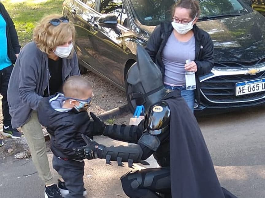 Batman chocó su Batimóvil contra un taxi