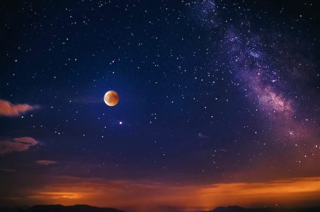 Esta noche la tierra se iluminará con Júpiter y Luna azul brillando en el firmamento