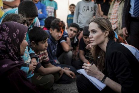 Angelina Jolie estrena Instagram con un emotivo mensaje para los refugiados