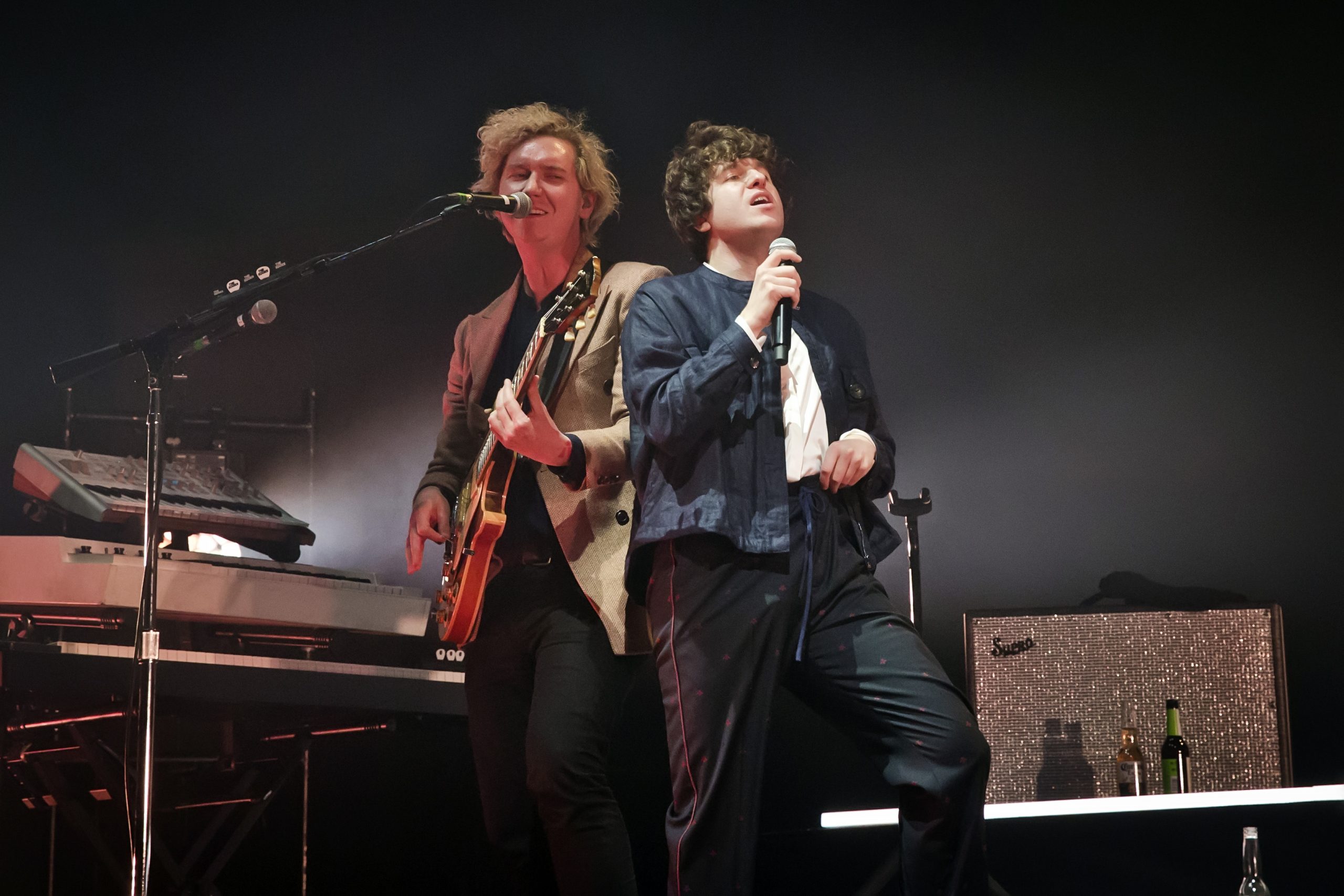 The Kooks nos cuentan por qué grabaron el video de "She Moves in Her Own Way" en México