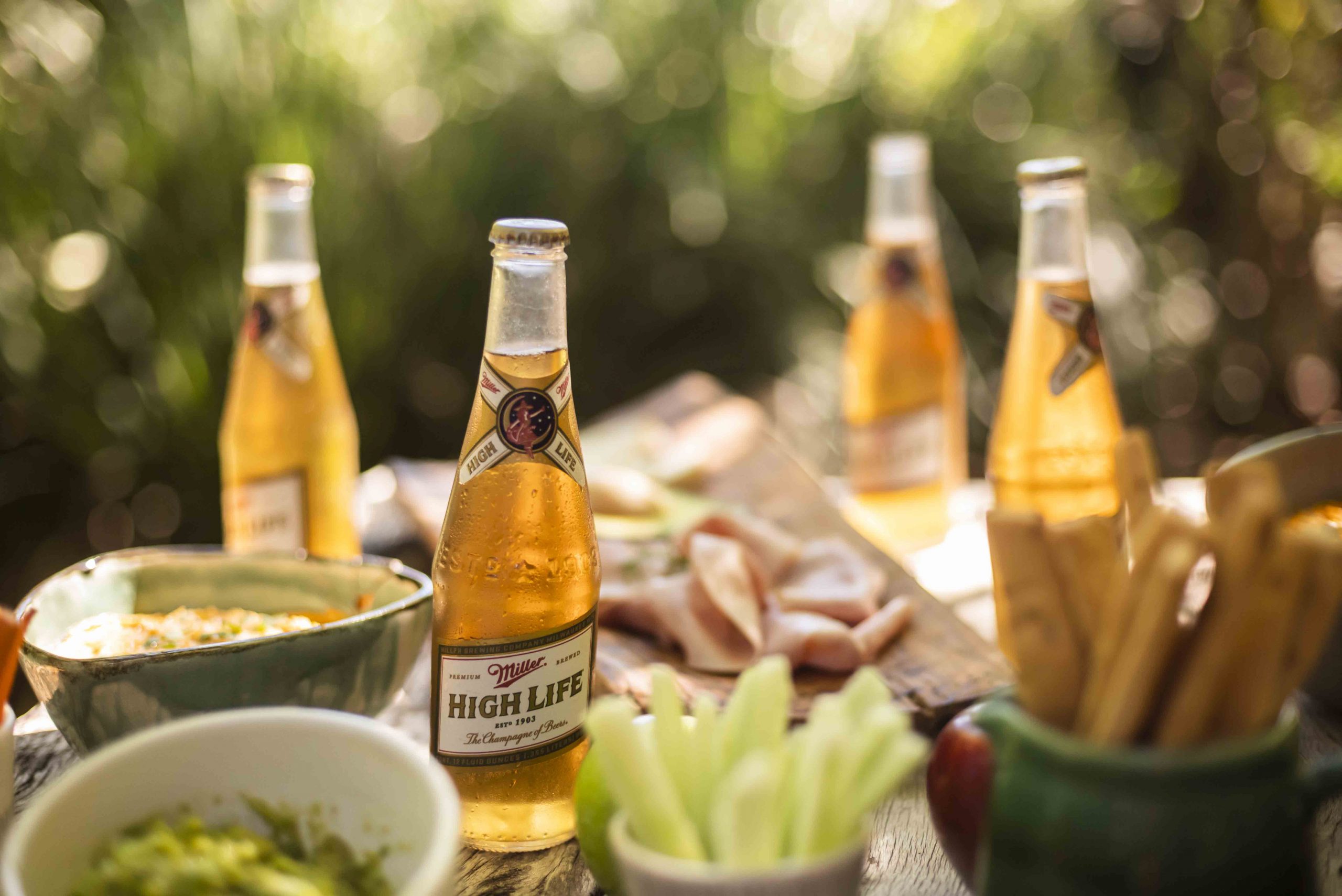 Miller High Light te arma el Beer Garden en casa