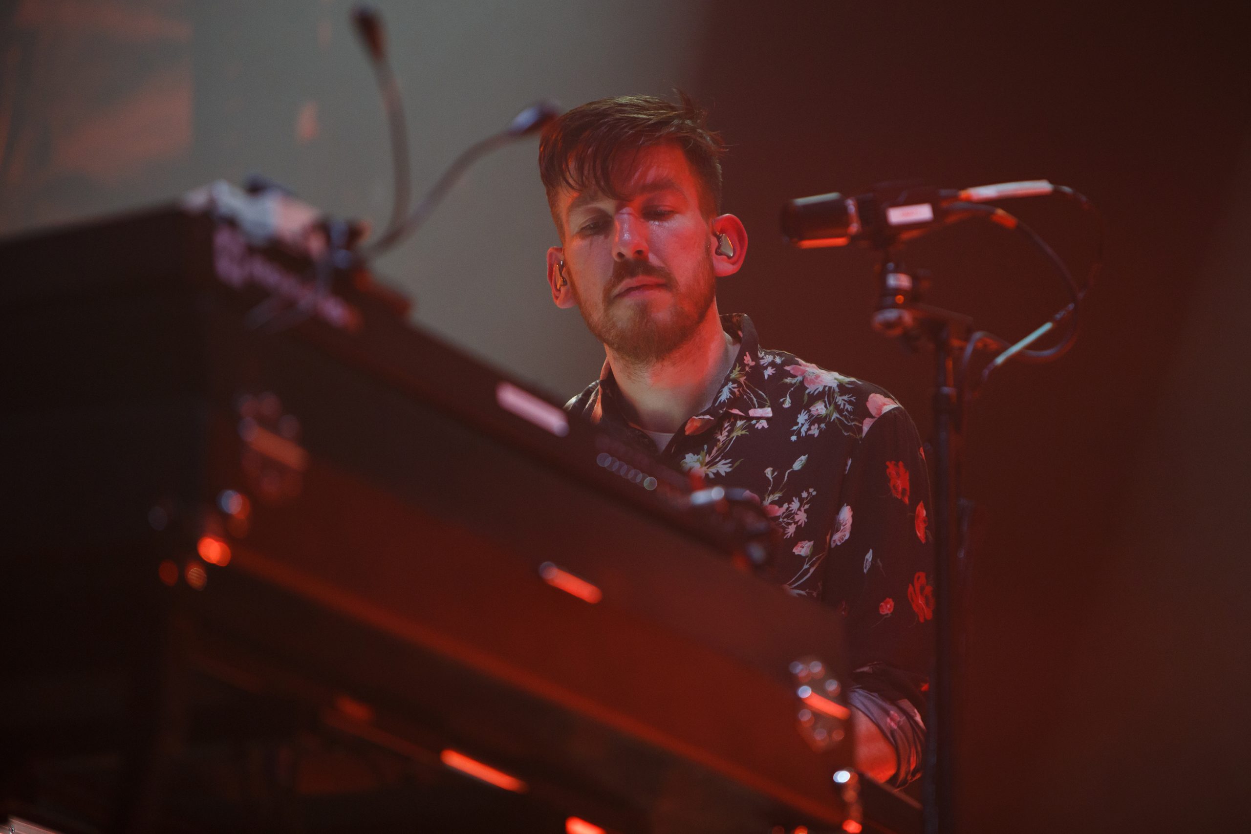 Foals anuncia la salida de Edwin Congreave de la banda