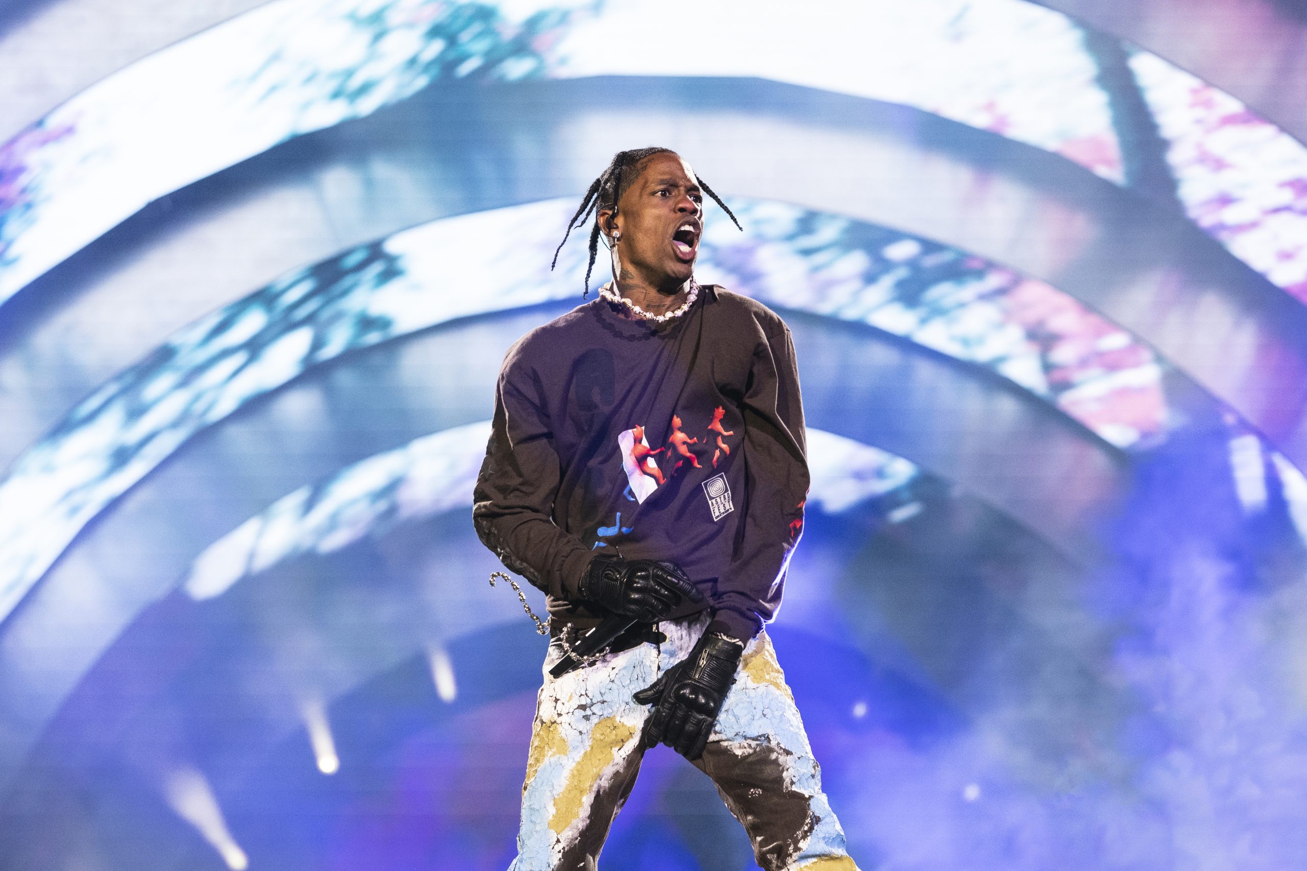 Demandan a Travis Scott, Drake y Live Nation por lo ocurrido en Astroworld 2021