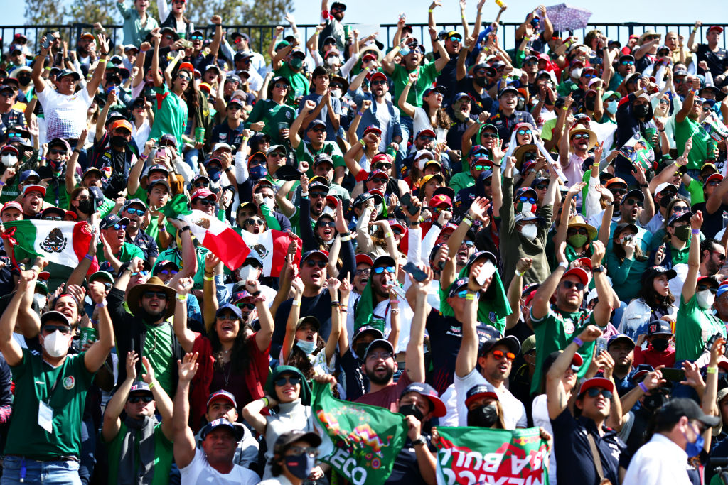 Afición mexicana en el Gran Premio de México