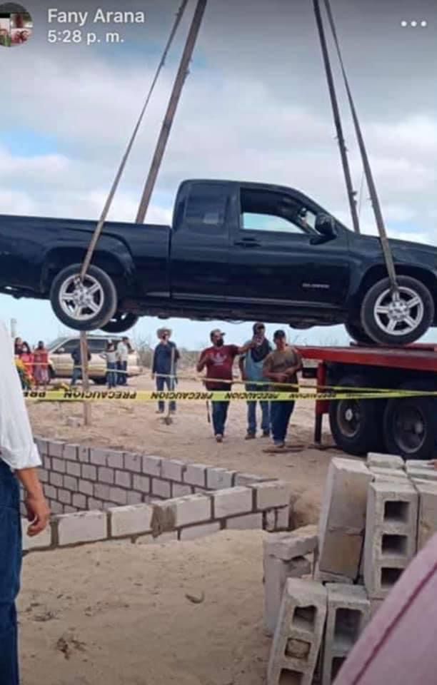 La última voluntad: Entierran a hombre con todo y su camioneta en Baja California Sur