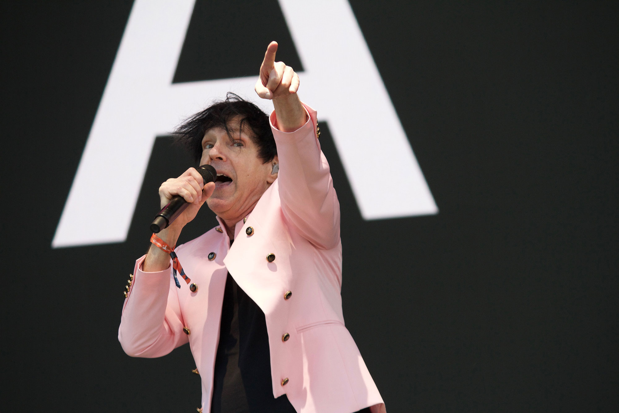 Cachamos a Edgar Wright grabando el documental de Sparks en el Corona Capital 2018