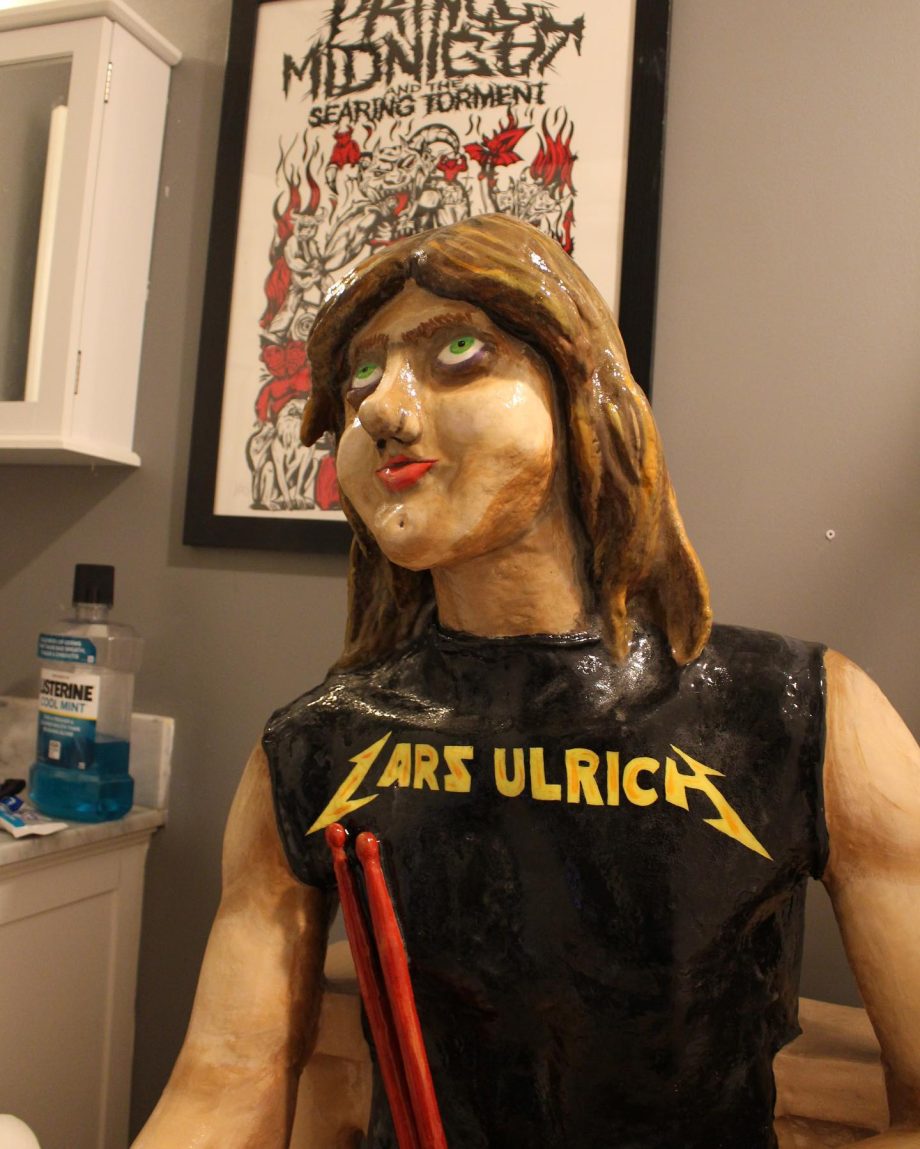 Ah, caray: Metalero construye un inodoro con forma de Lars Ulrich de Metallica